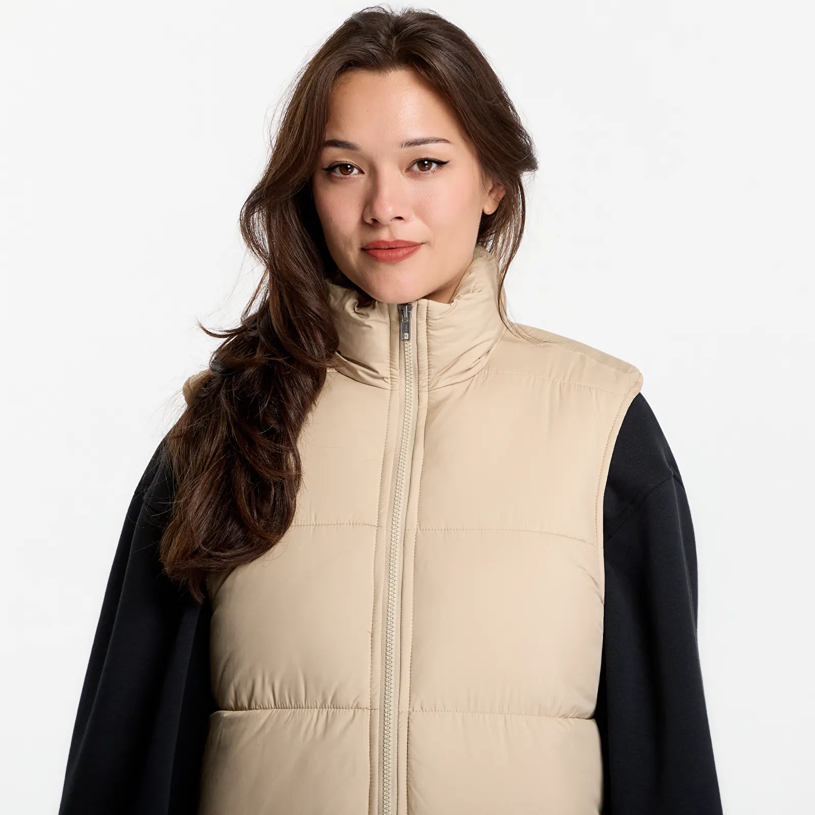 Páperové bundy Urban Classics Ladies Long Puffer Vest Wet Sand