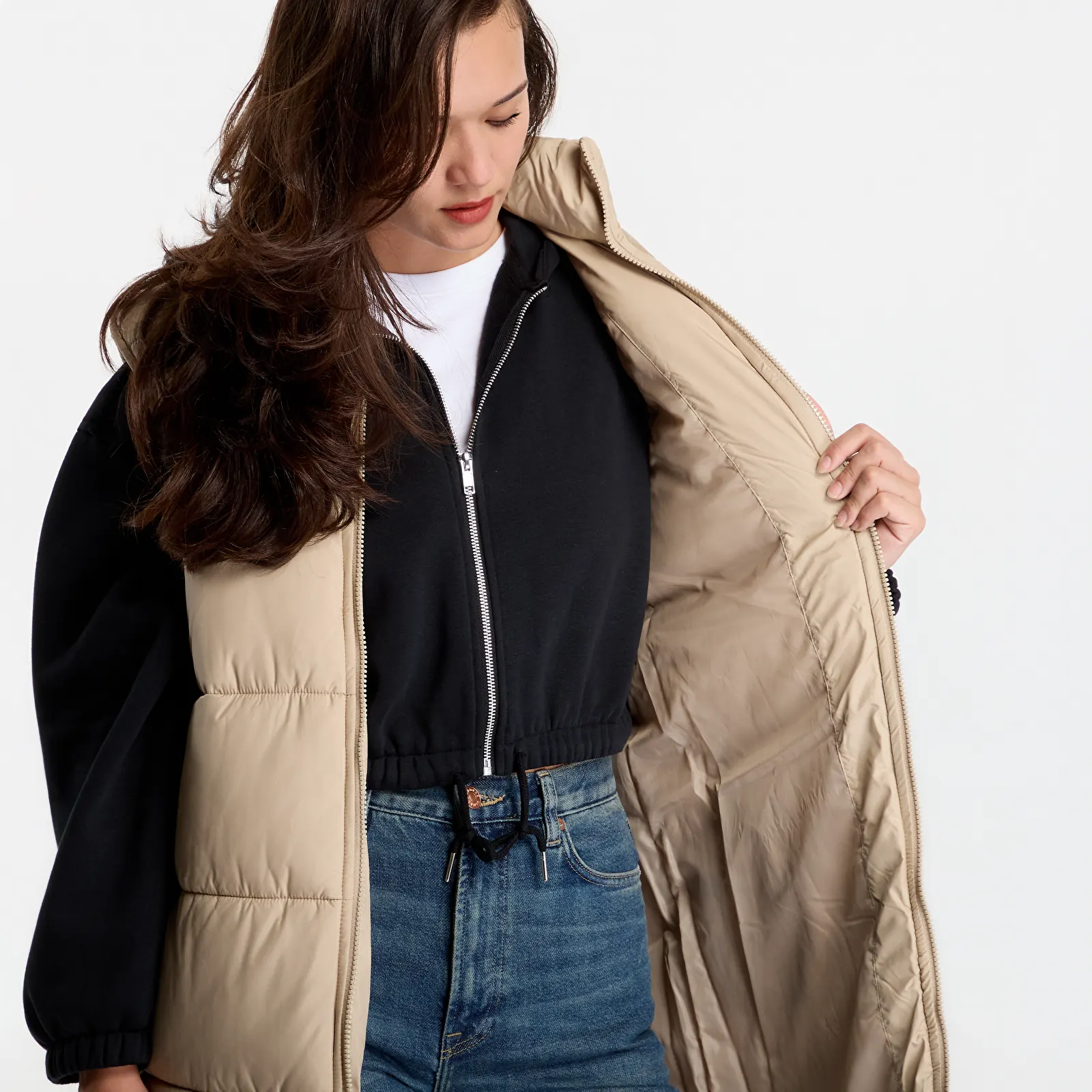 Páperové bundy Urban Classics Ladies Long Puffer Vest Wet Sand