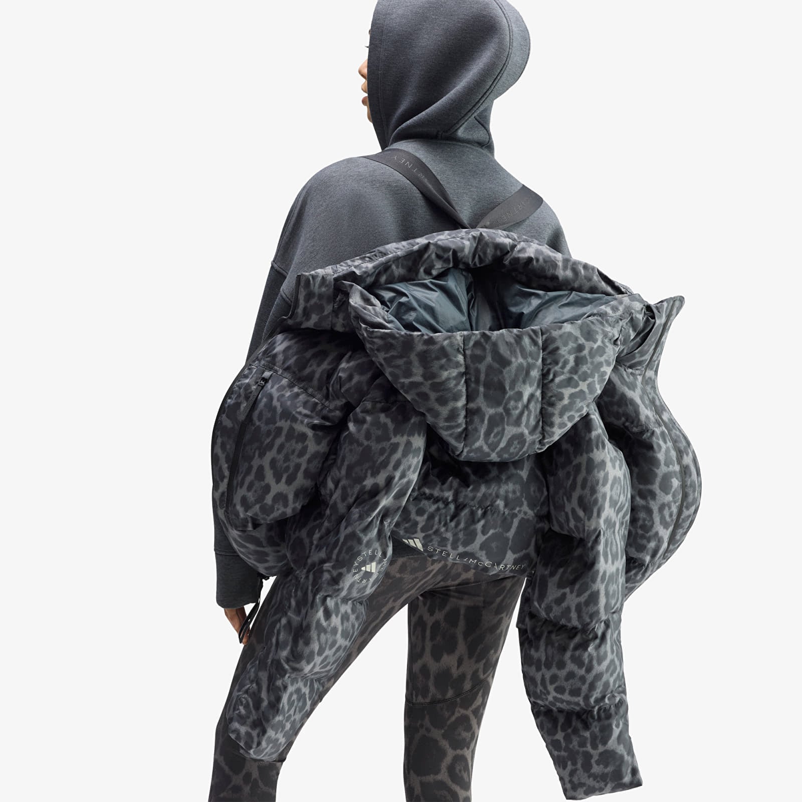 Női bélelt kabátok adidas by Stella McCartney Short Padded Winter Jacket Printed Dove Grey/ Carbon