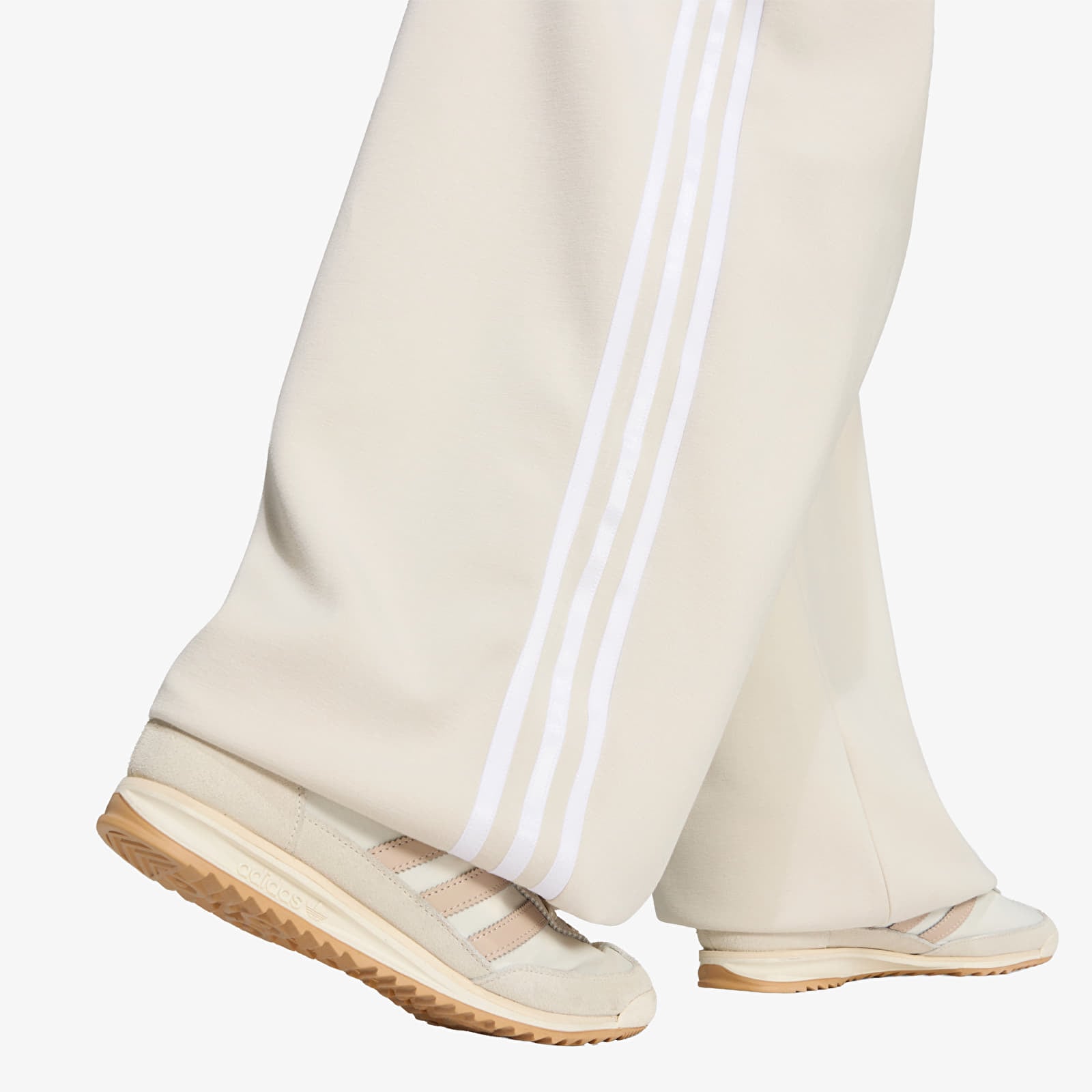 Damen Sweatpants adidas Adiluna Season 2 x Jennie Pleated Track Pants Bliss