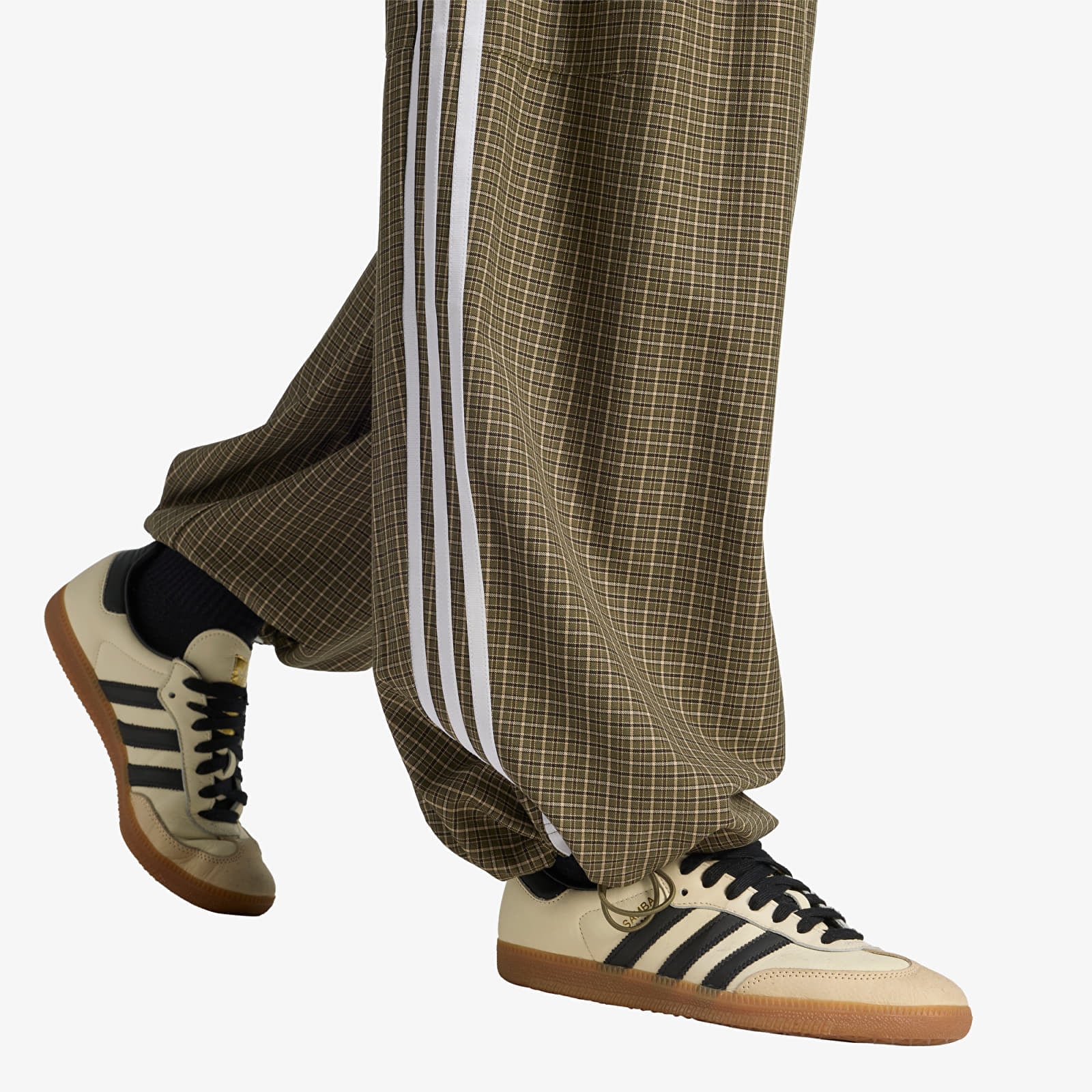 Γυναικεία παντελόνια  adidas Badigirl Checks Trouser Loose Pants Olive Strata/ Wonder Beige/ Aurora Coffee