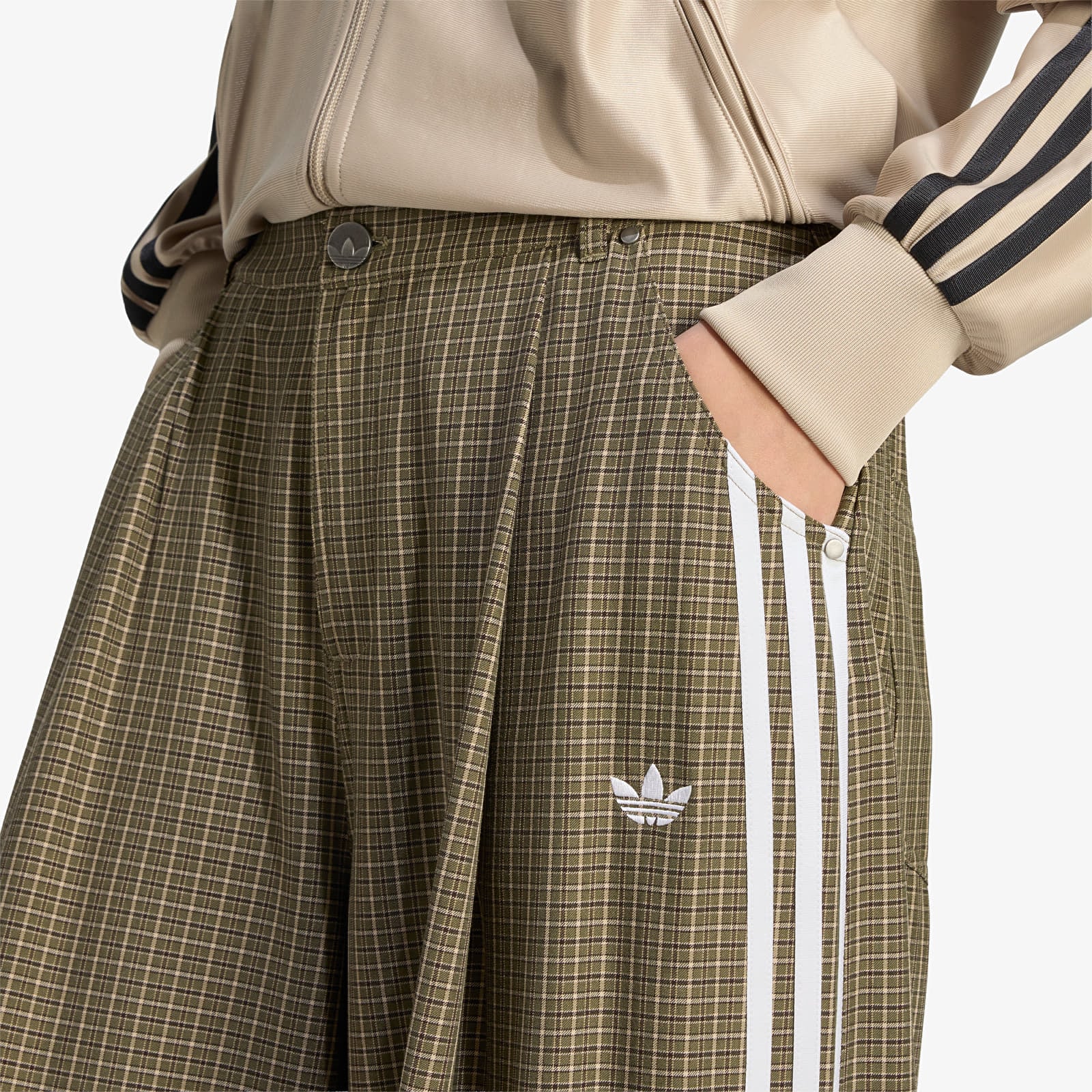 Γυναικεία παντελόνια  adidas Badigirl Checks Trouser Loose Pants Olive Strata/ Wonder Beige/ Aurora Coffee