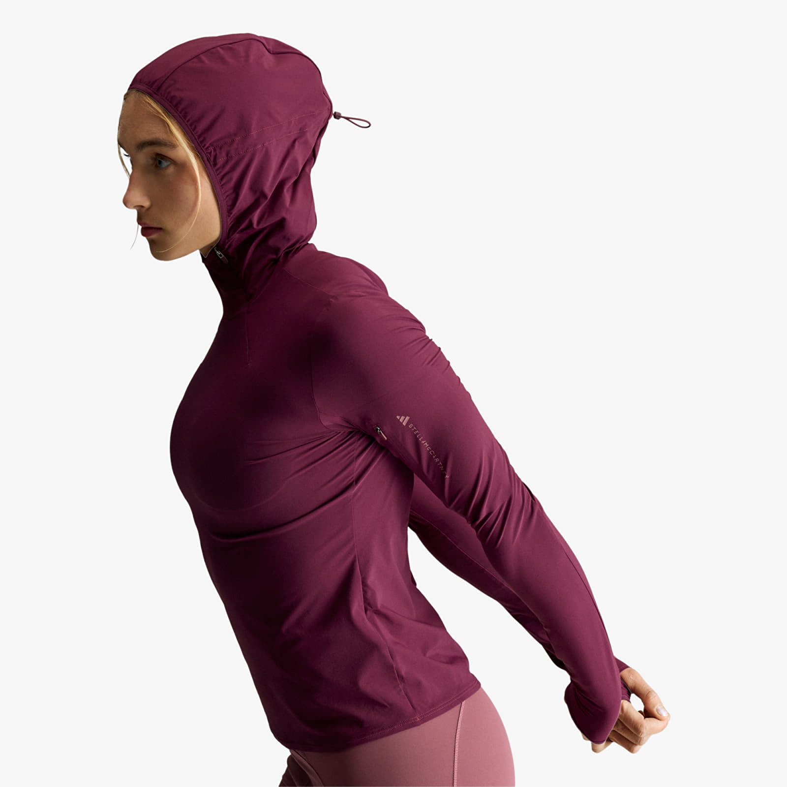 Sweatshirts til kvinder adidas by Stella McCartney Running Hybrid Open-Back Hooded Long Sleeve Maroon