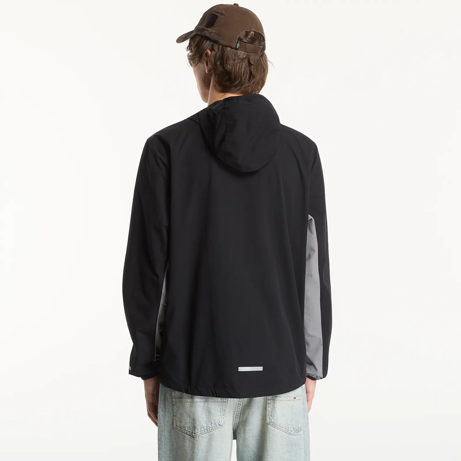 Мъжки ветровки Reebok ID Lightweight Windbreaker Black/ Grey 4