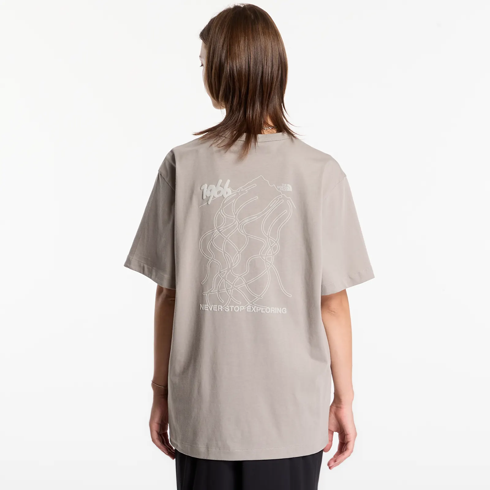 Pánske tričká The North Face NSE Slopes Relaxed SS Tee UNISEX Stone Slab