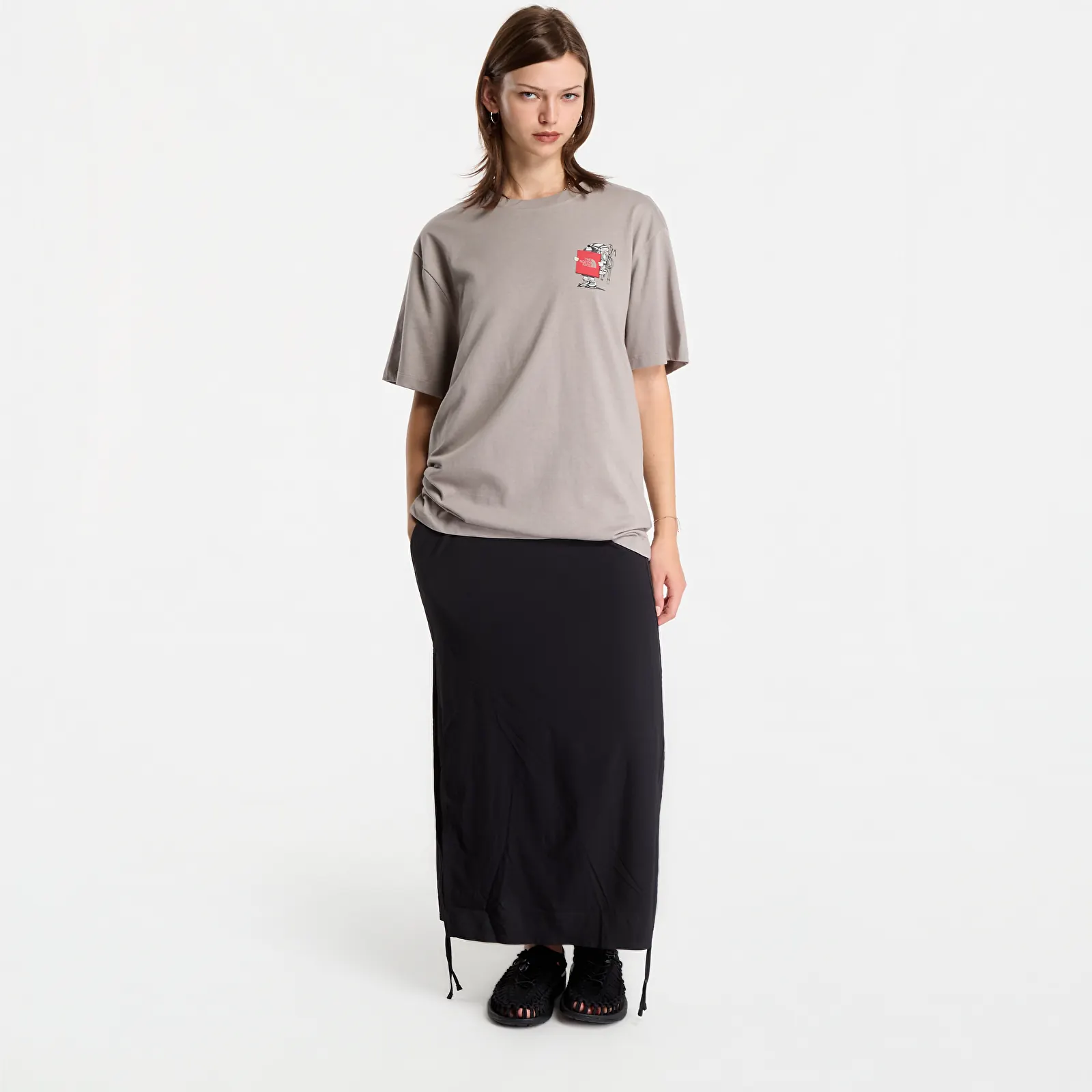 Miesten T-paidat The North Face Gear Up Get Out Relaxed SS Tee UNISEX Stone Slab