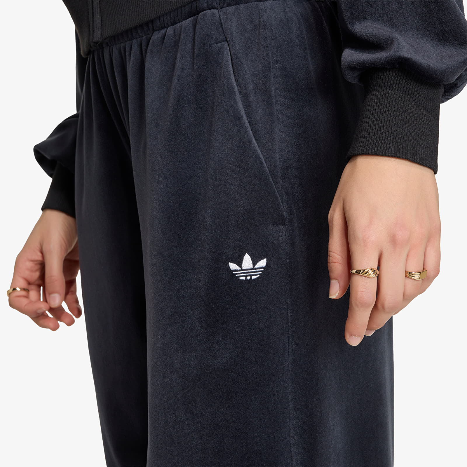 Byxor för kvinnor adidas Essentials Velvet Pant Black
