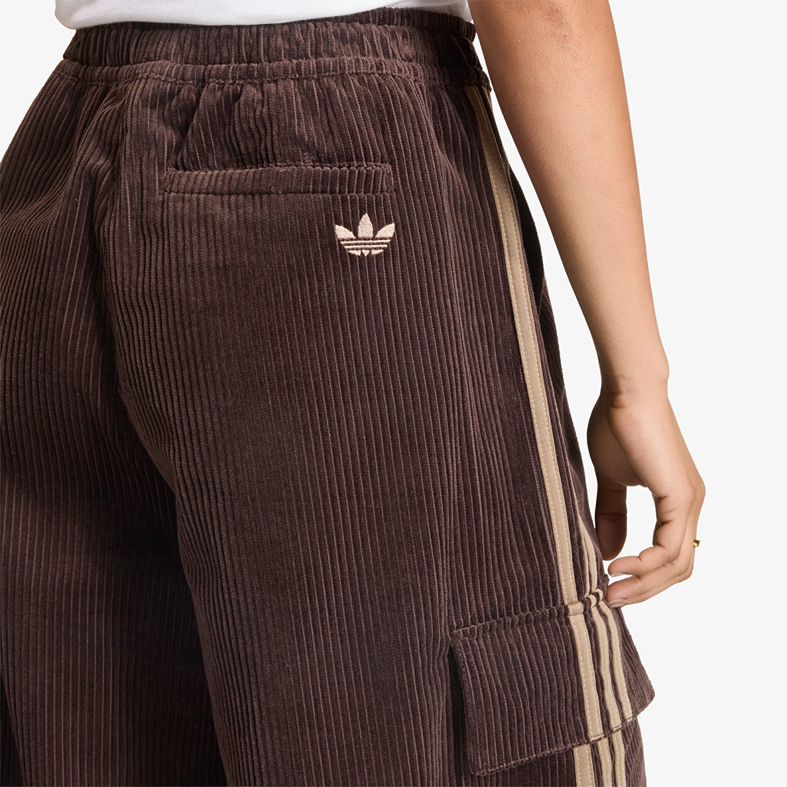 Pantaloni tuta donna adidas Corduroy 3S Cargo Pants Aurora Coffee/ Khaki Six