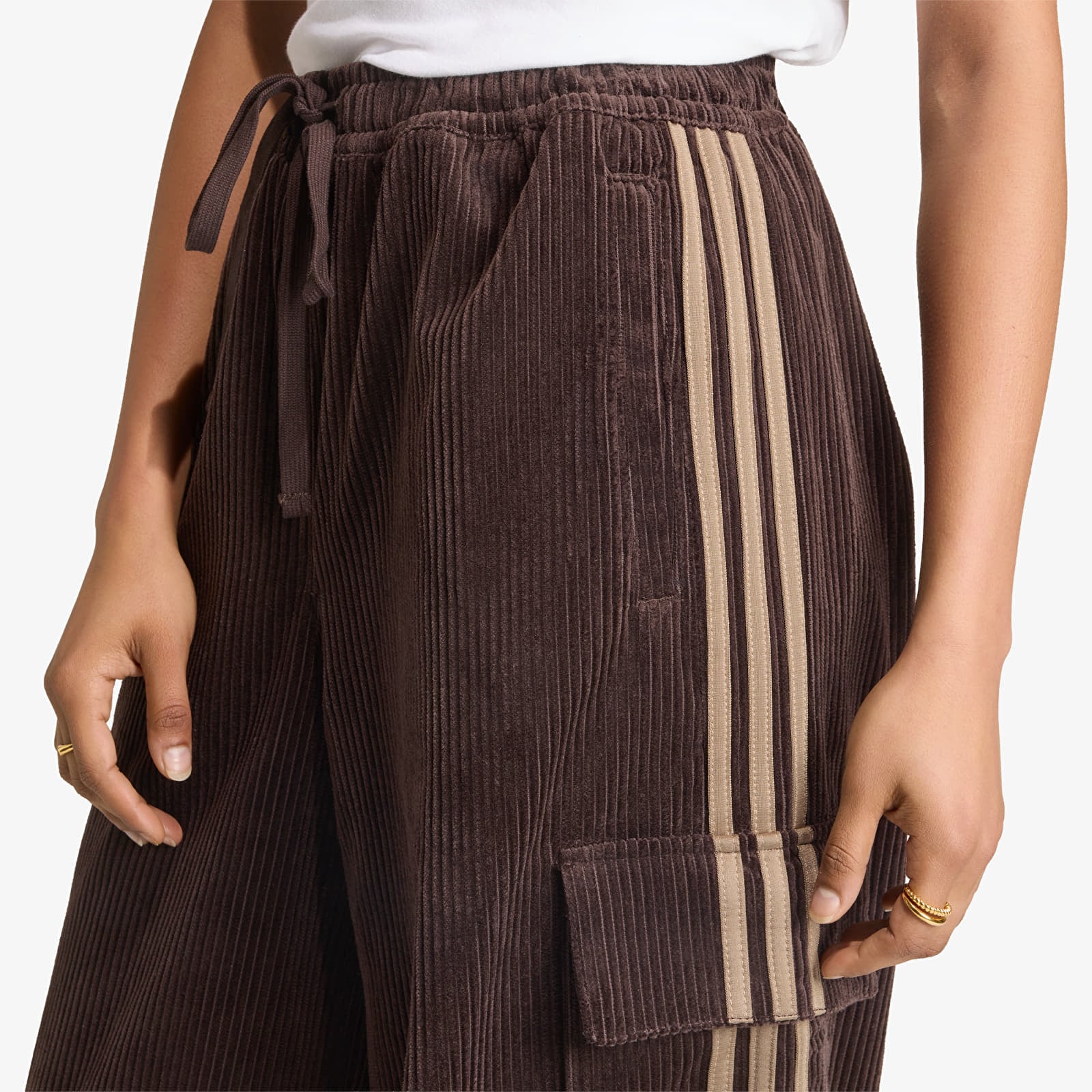 Pantaloni tuta donna adidas Corduroy 3S Cargo Pants Aurora Coffee/ Khaki Six