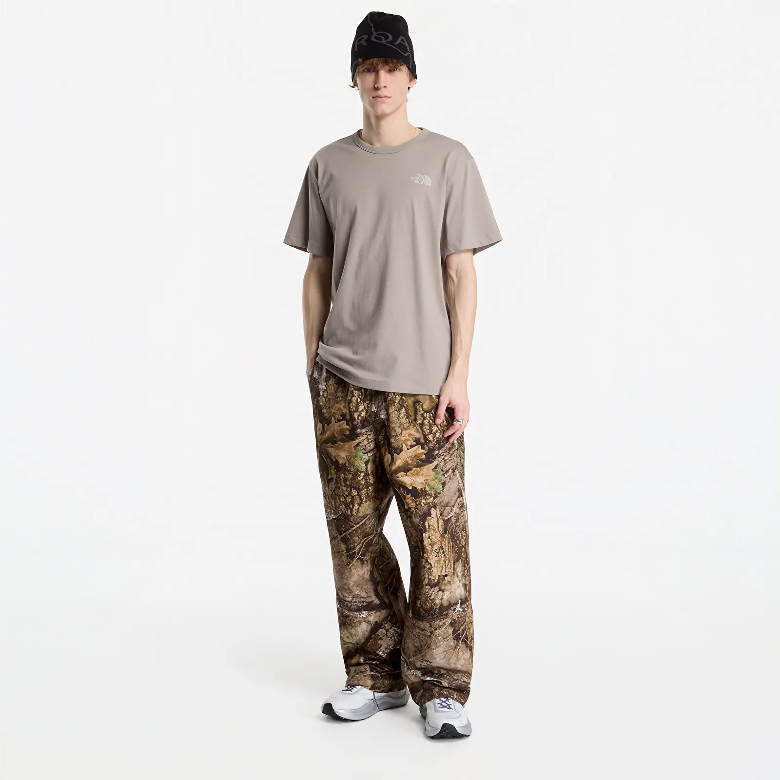 Pánske tričká The North Face NSE Slopes Relaxed SS Tee UNISEX Stone Slab