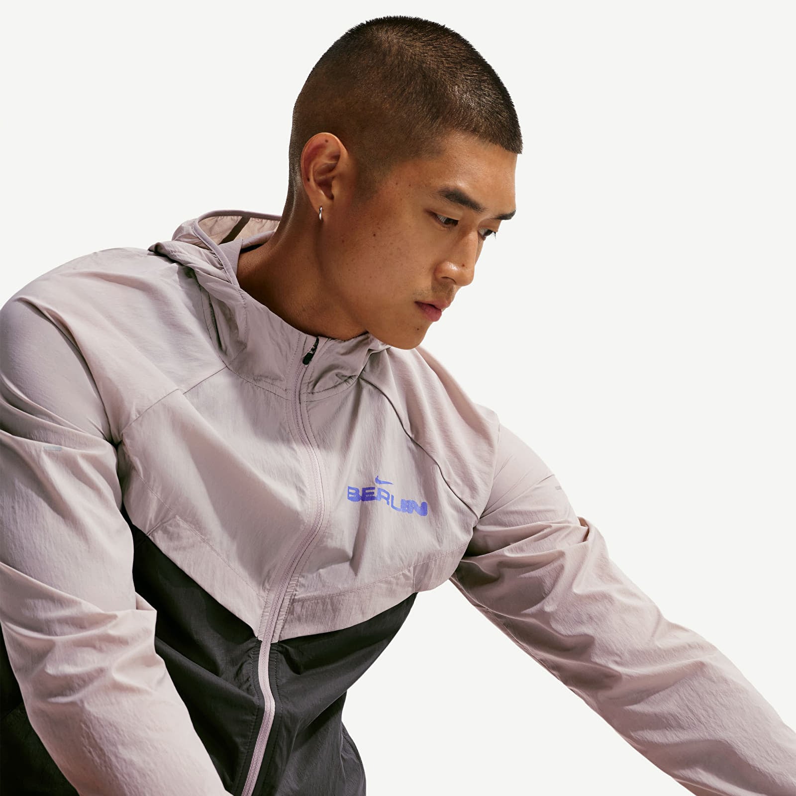 Pánské bundy Nike Stride Men's Repel Running Jacket College Grey/ Anthracite