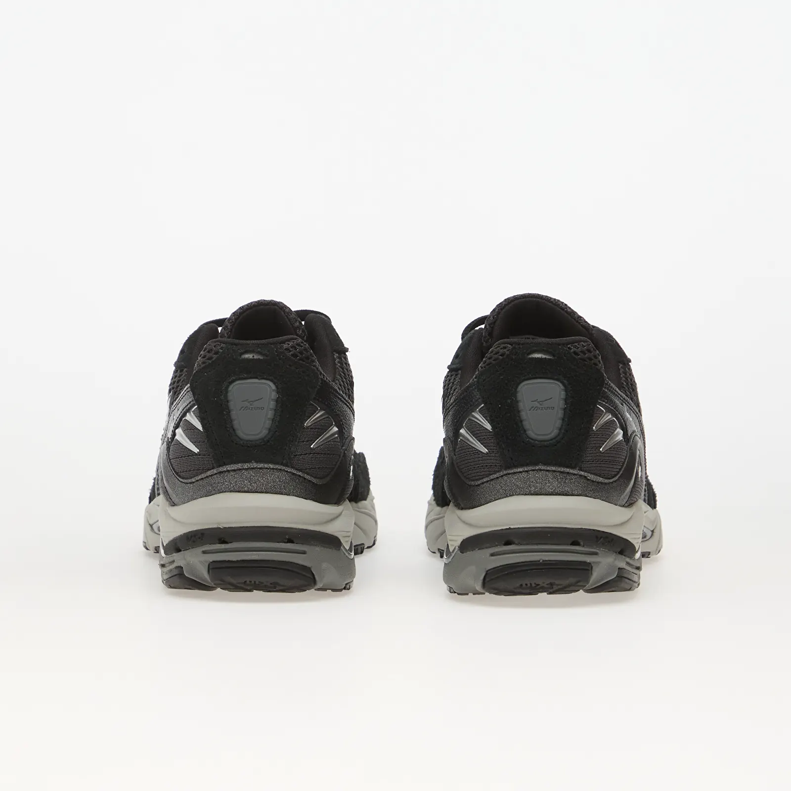 Sportschuhe für Männer Mizuno Wave Rider 10 Suede Black Sand/ Black/ Harbor Mist