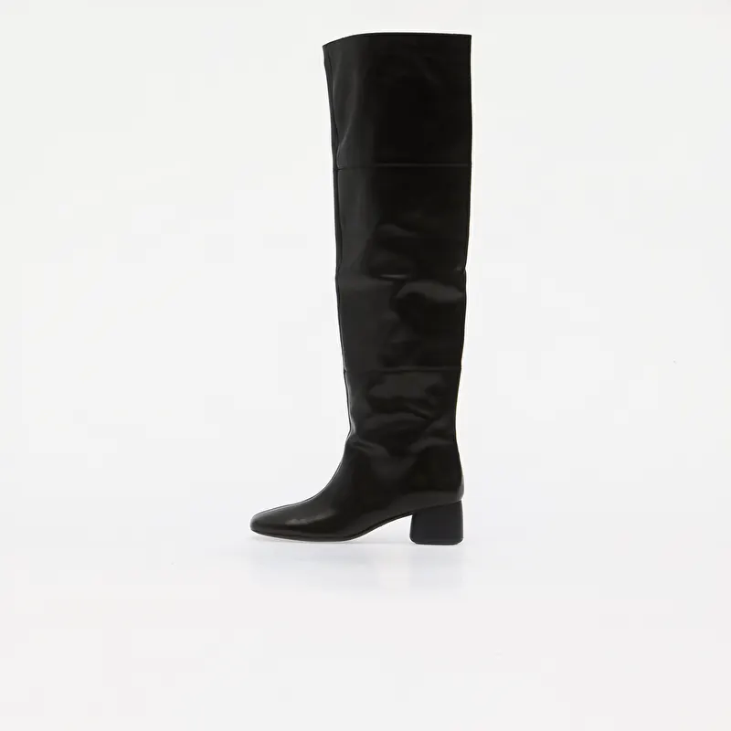 Vagabond Livia Black