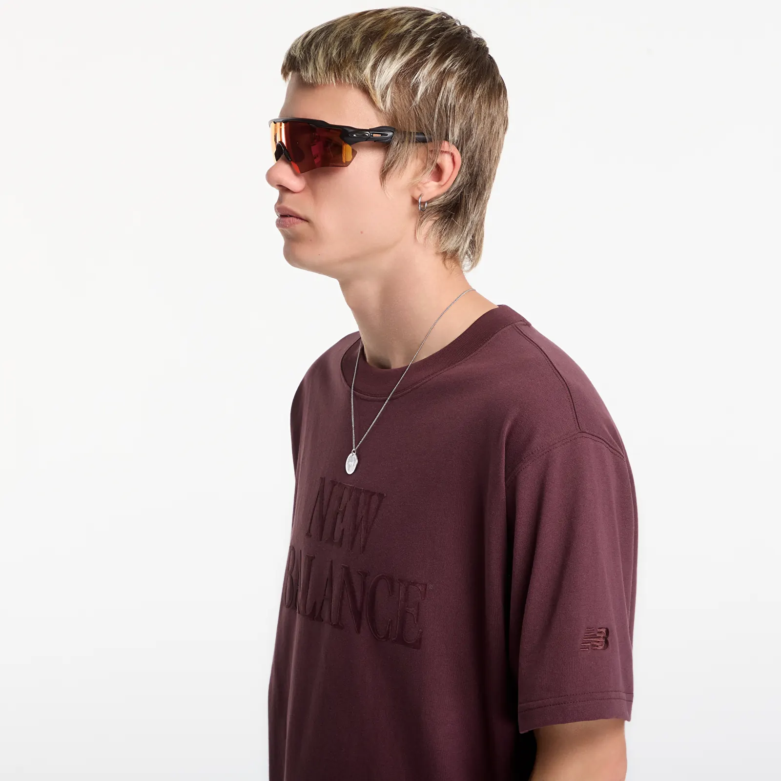 T-shirts för män New Balance Athletics Flocked Logo T-Shirt Cherry Leather