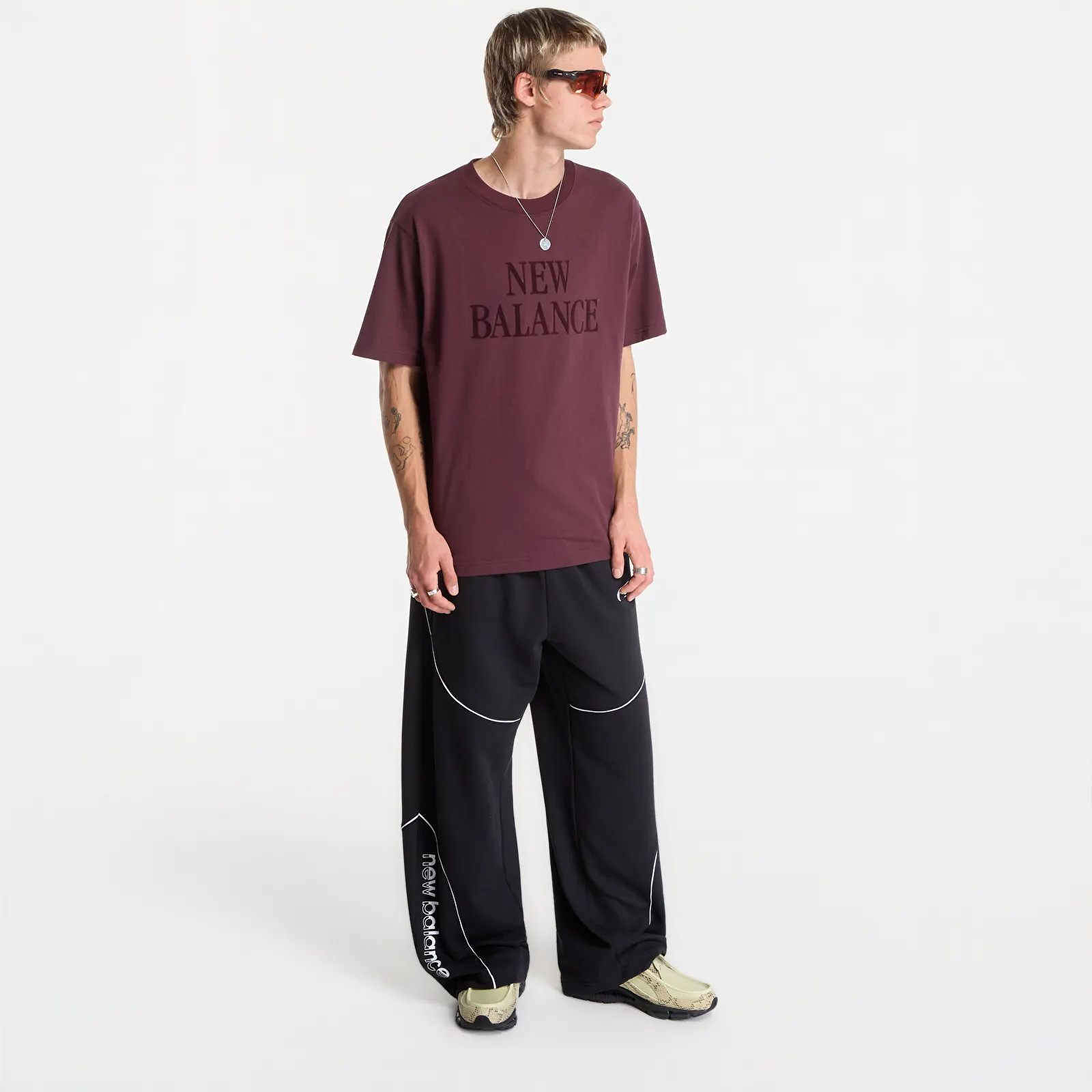 T-shirts för män New Balance Athletics Flocked Logo T-Shirt Cherry Leather