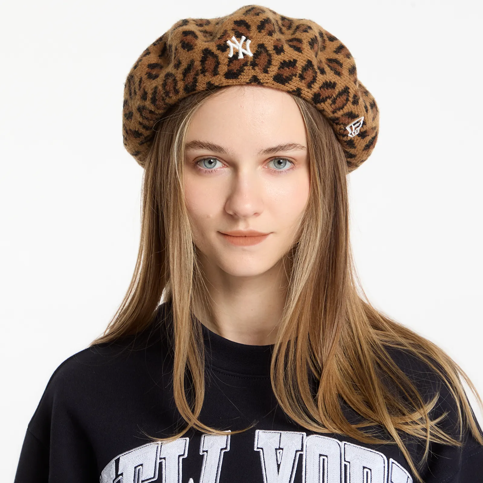 Pánské čepice New Era Beret MLB Leopard New York Yankees Stone/ Black