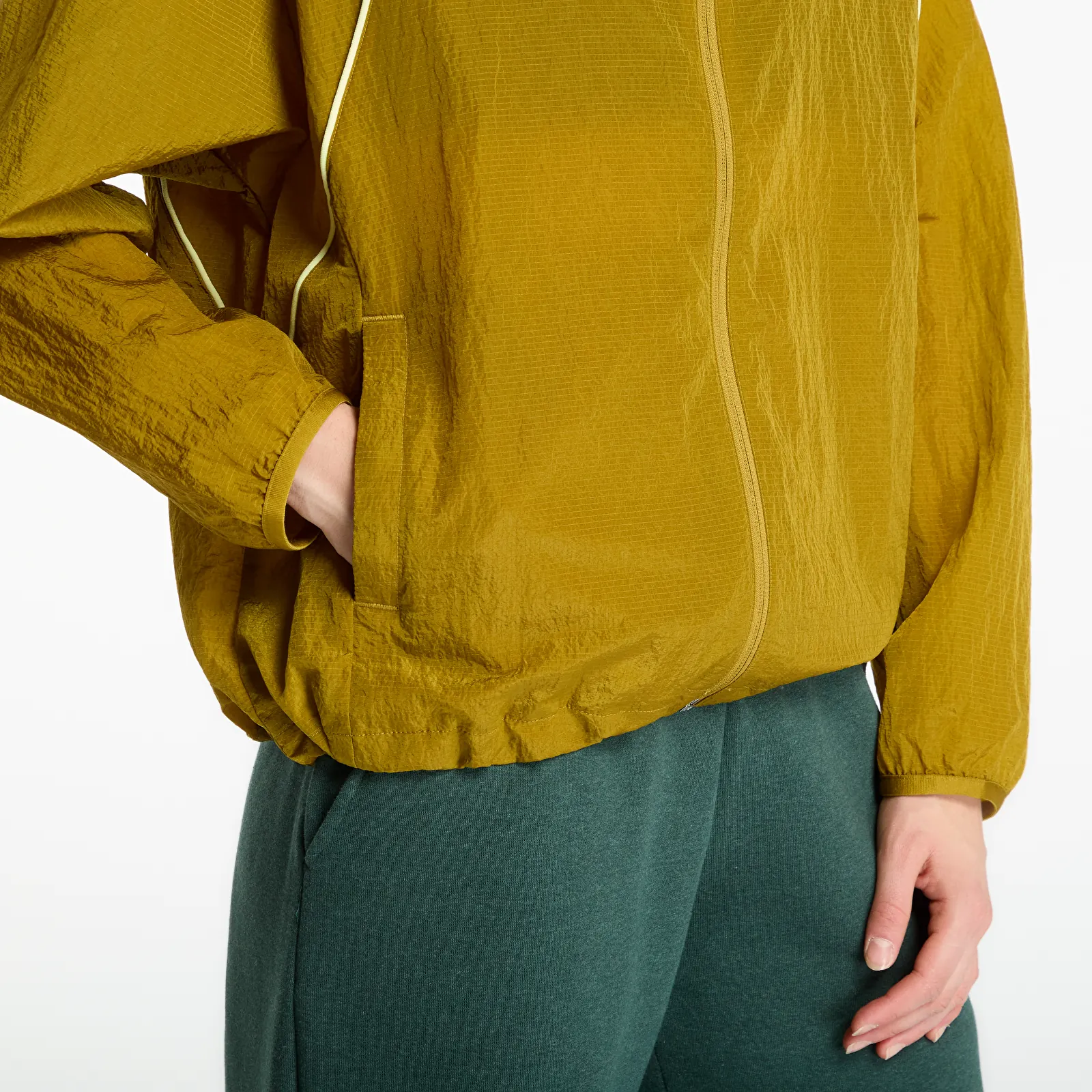 Dámske vetrovky New Balance Sport Legacy Jacket Basil Oil