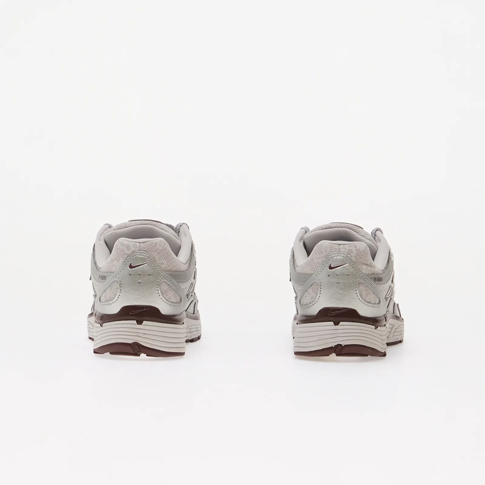Sneakers donna Nike P-6000 Vast Grey/ Burgundy Crush-Metallic Silver