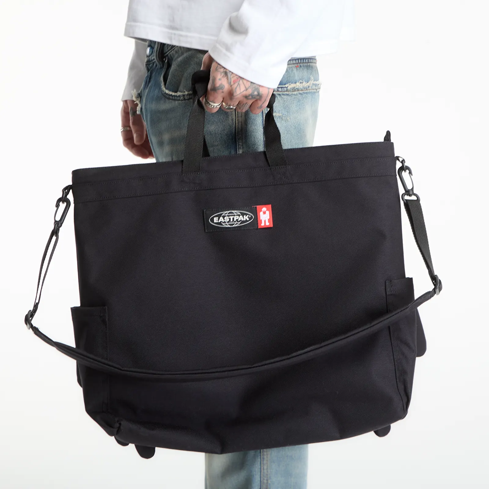 Skuldervesker for menn Eastpak x Walter Van Beirendonck Carry Bag Walter Black