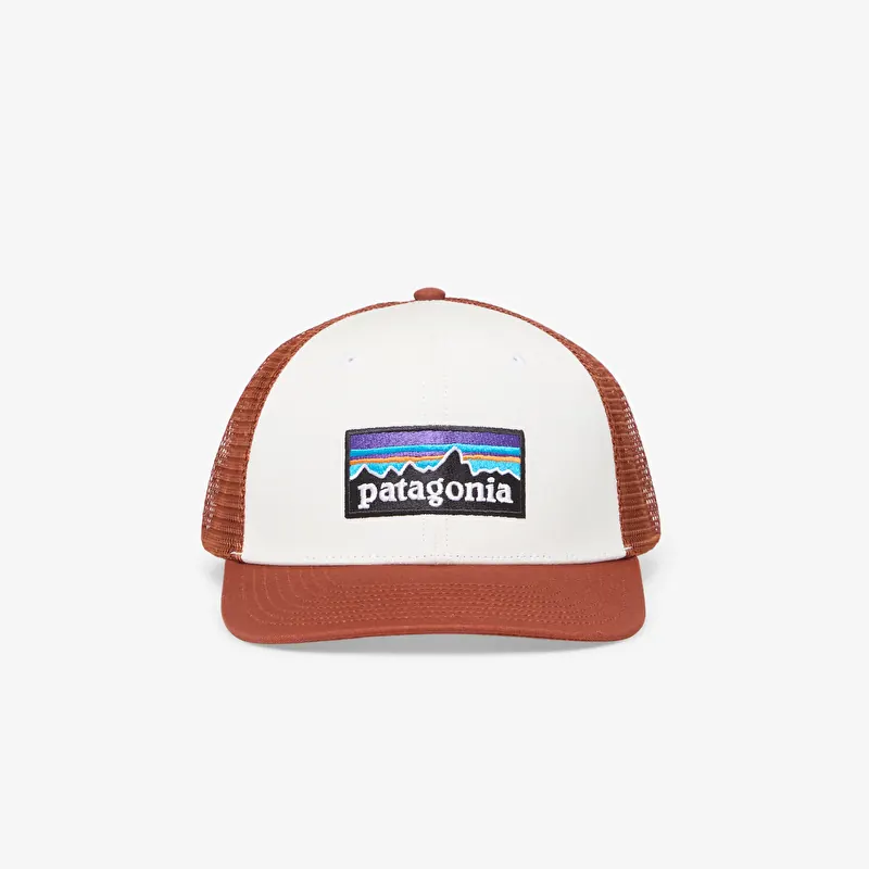 Hette Patagonia P-6 Logo Trucker Hat White W/ Rusty Red