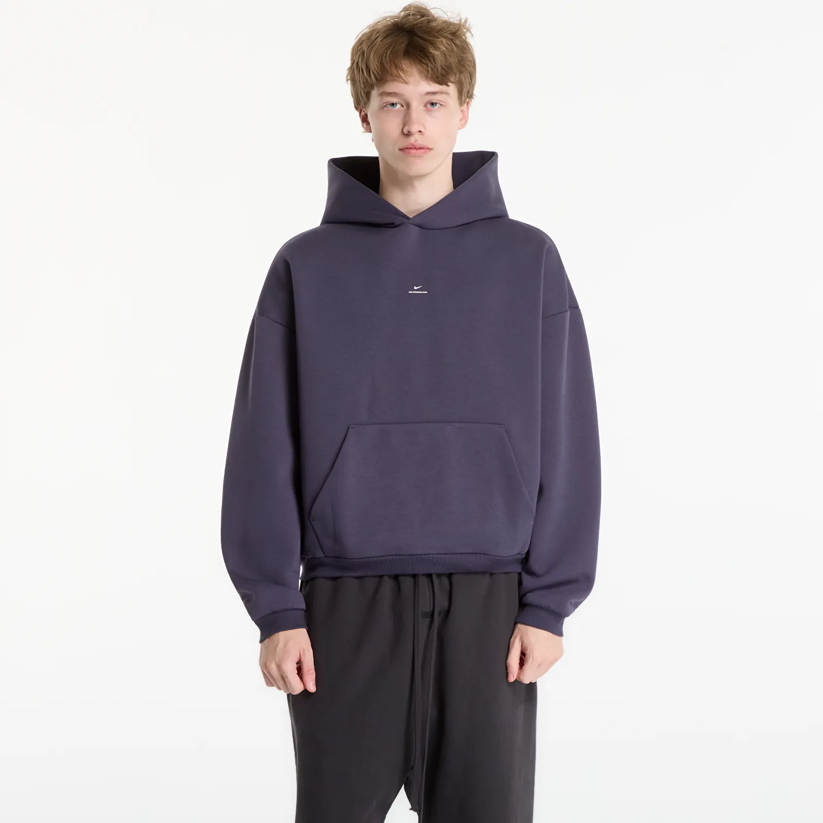 Men's sweatshirts Nike Standard Issue Therma-FIT Brushed Basketball Pullover Hoodie Gridiron/ Pale Ivory