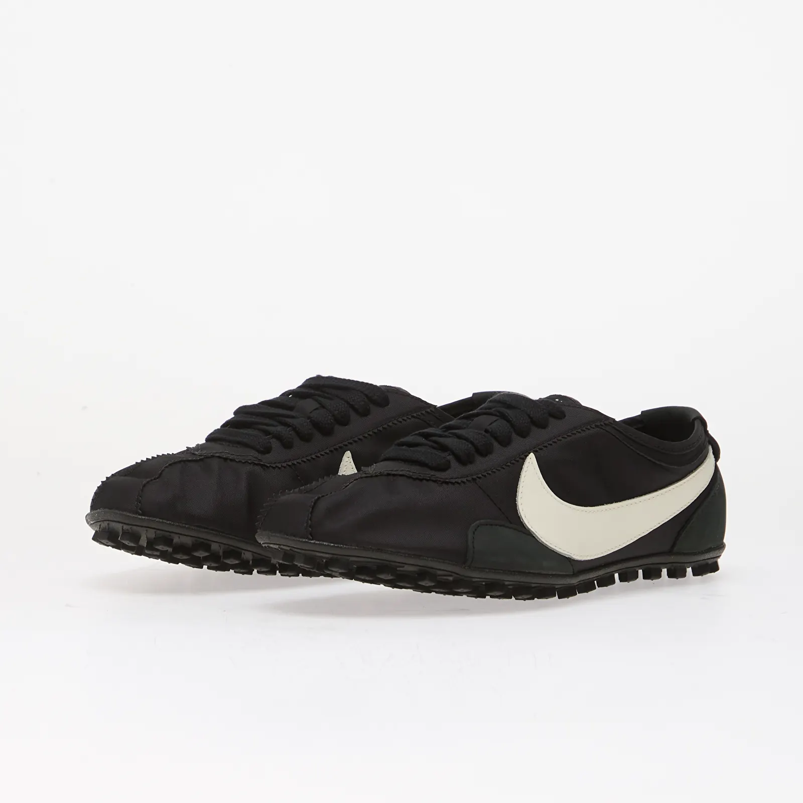 Sportschuhe für Männer Nike Moon Shoe OG Black/ Sail-Black-Safety Orange