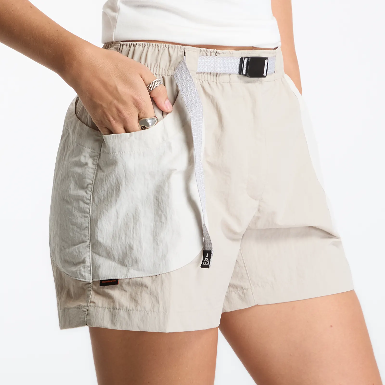 Naiste lühikesed püksid Nike ACG "Dolomiti" Women's Shorts Cream Ii/ Lt Orewood Brn/ Summit White