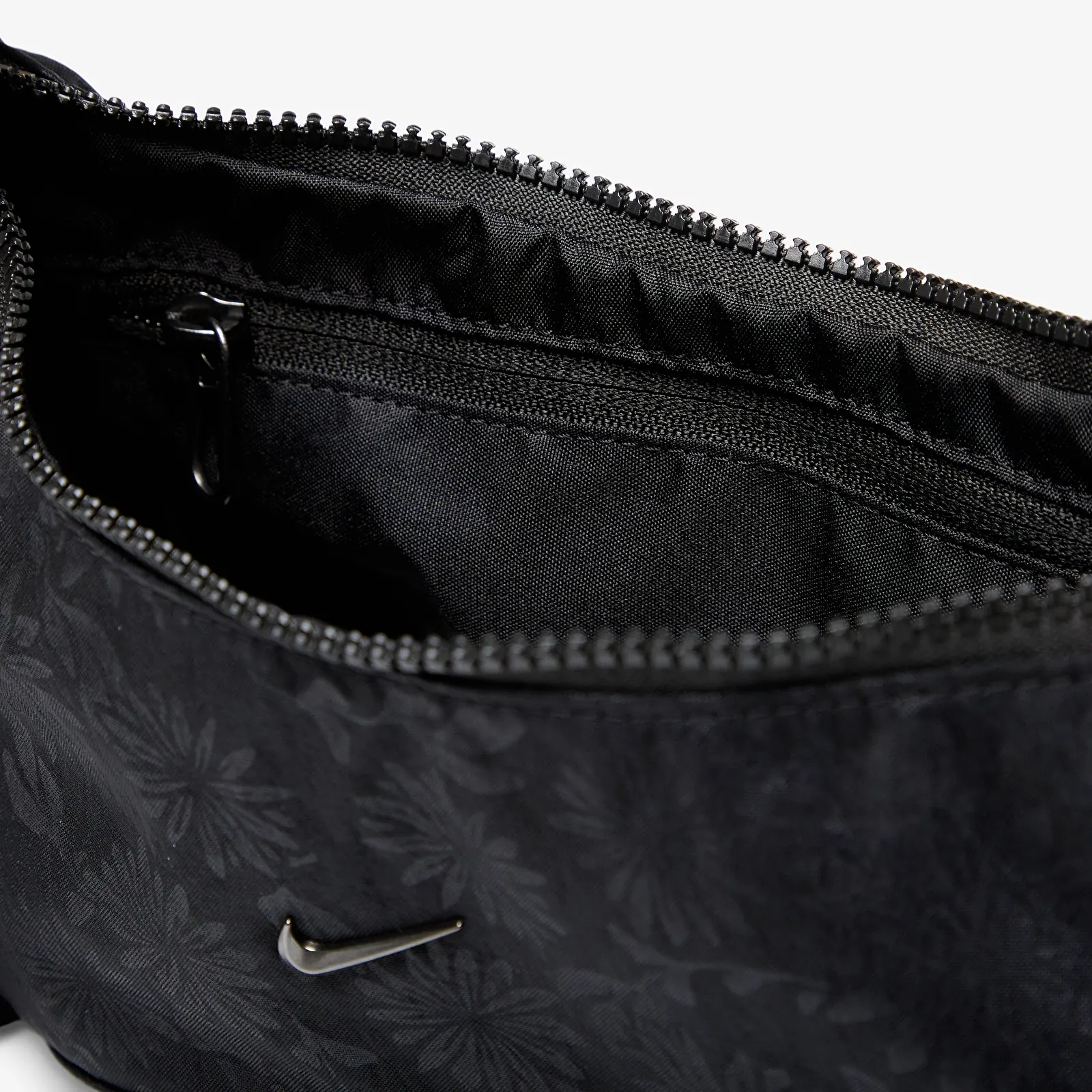 Pánske tašky cez rameno Nike Aura Floral Crescent Crossbody Bag (4L) Black/ Black/ Gunmetal