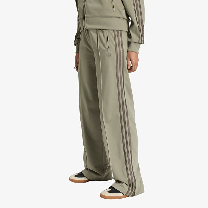 Träningsbyxor adidas Firebird Loose Tracksuit Pants Silver Pebble/ Branch