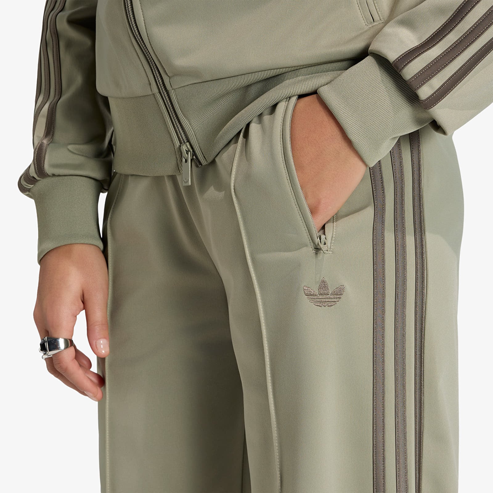Ženske trenirke adidas Firebird Loose Tracksuit Pants Silver Pebble/ Branch