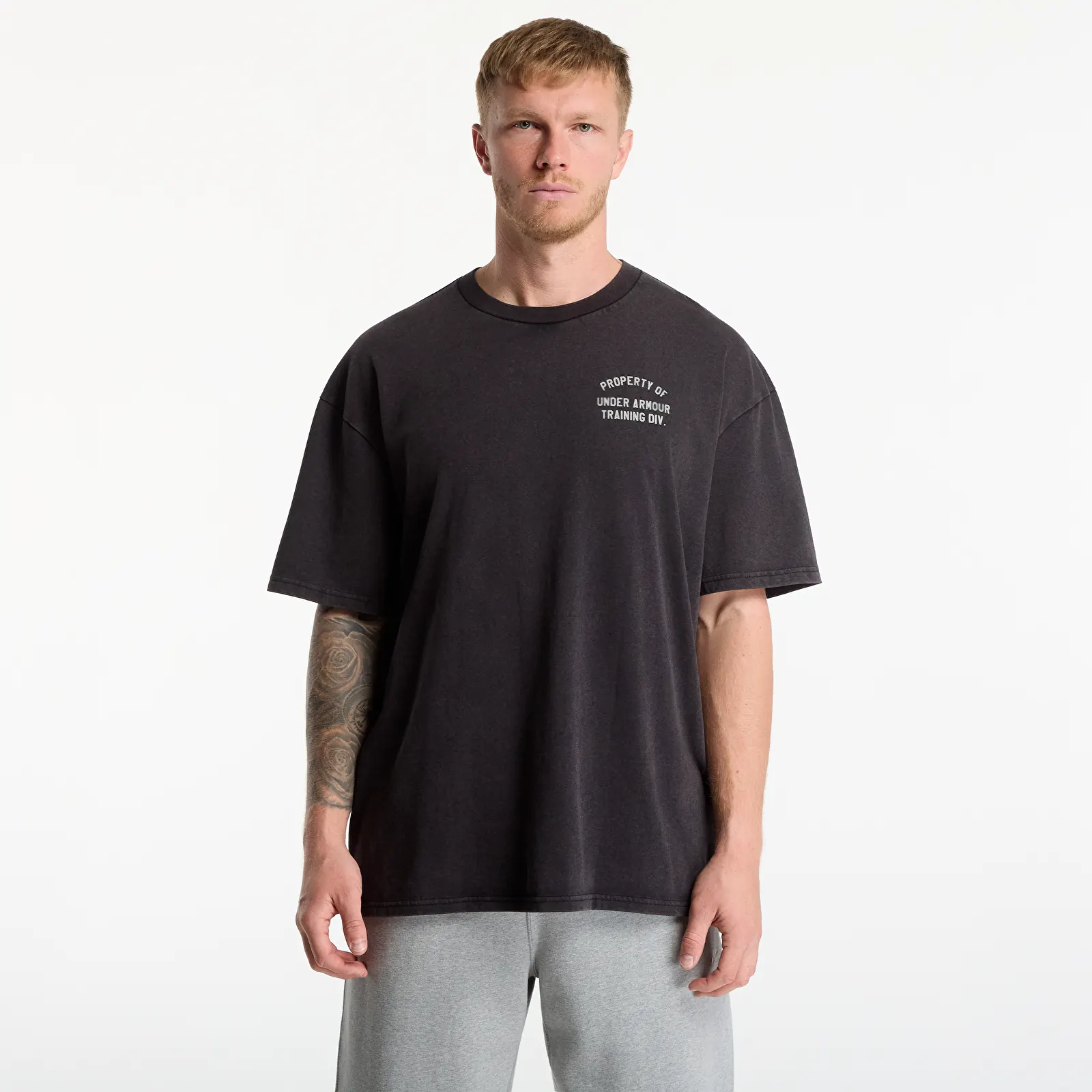 T-Shirts Männer Under Armour M HWT Property OF SS Ultimate Black/ Titanium