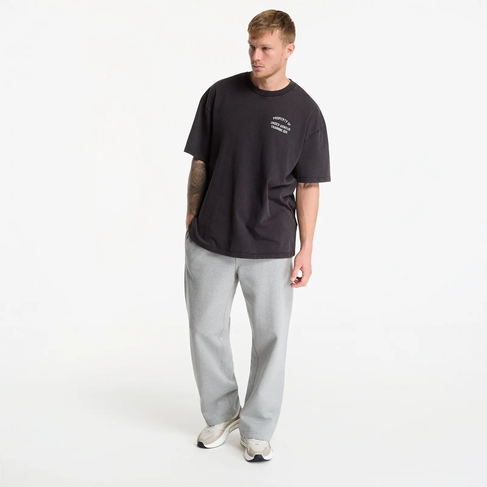 T-Shirts Männer Under Armour M HWT Property OF SS Ultimate Black/ Titanium