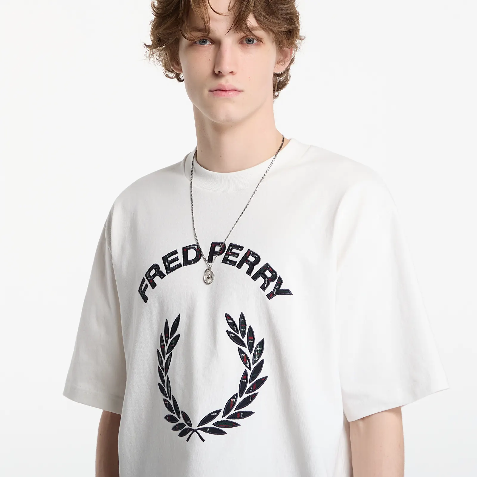 Camisetas de hombre FRED PERRY Tartan Applique T-shirt Snow White