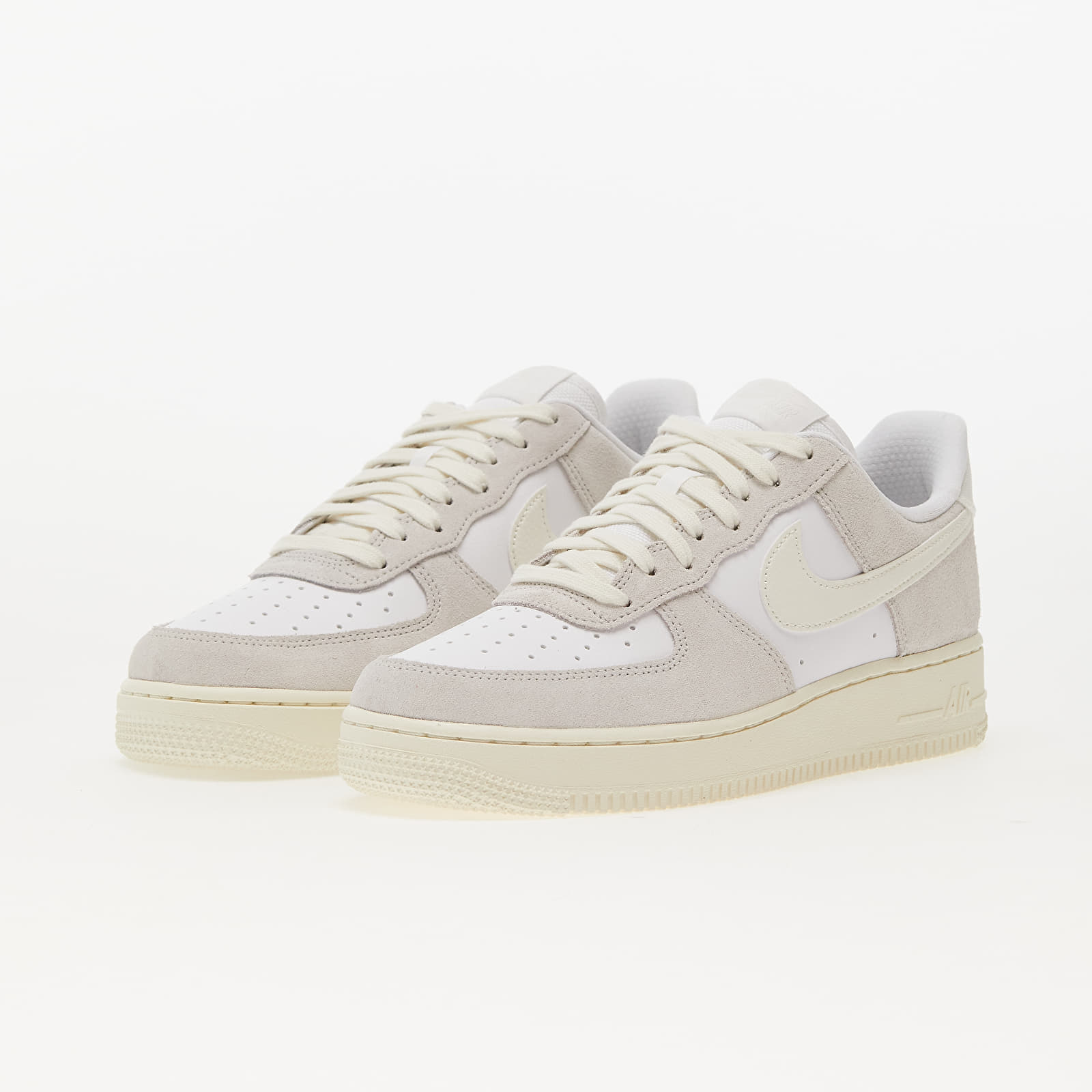 Nike Men's Air Force 1 Sneakers in White in White/Sail/Platinum Tint, Size UK 8.5 | End Clothing