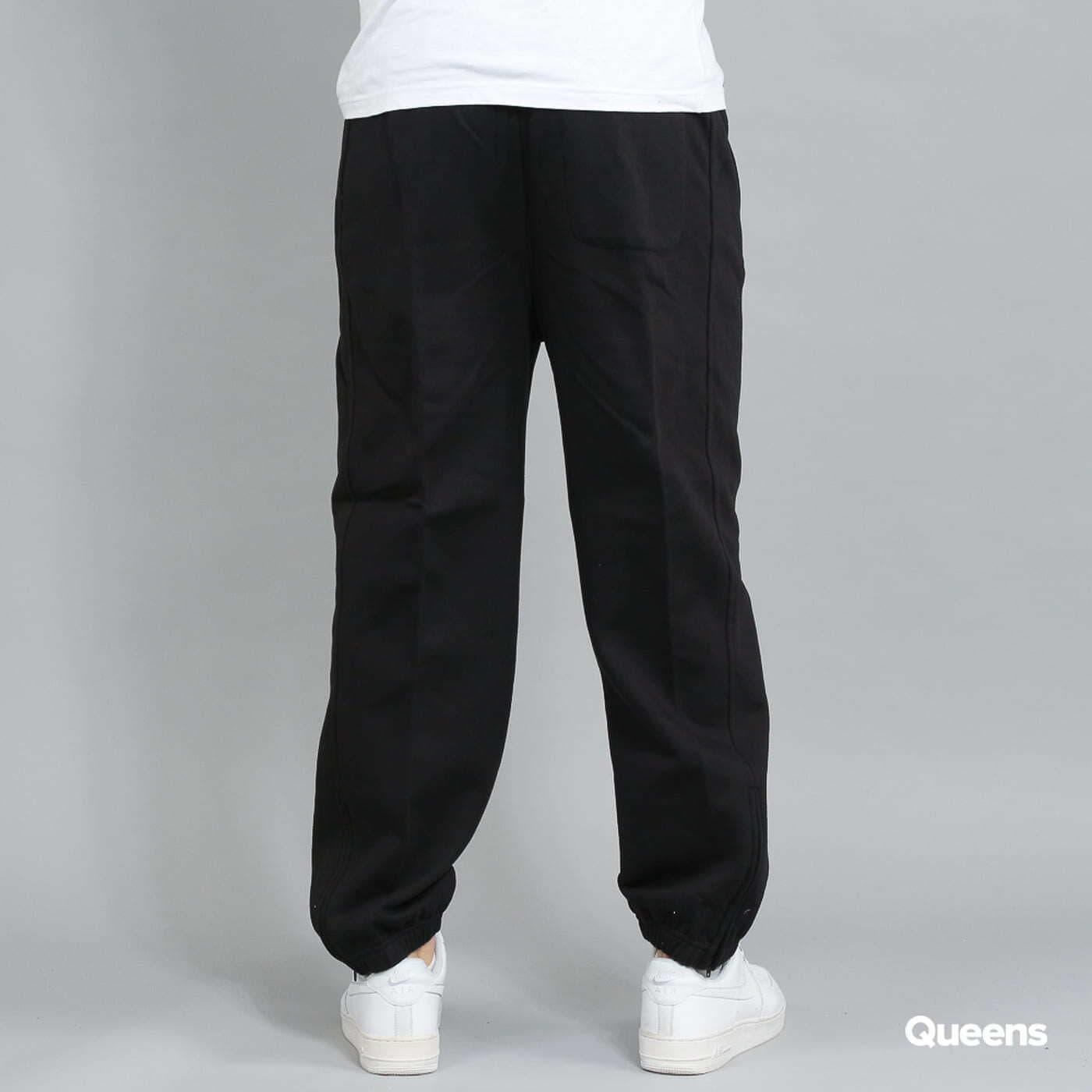 Pantaloni de trening Urban Classics Blank Train Sweatpants Black - 1 | YEO