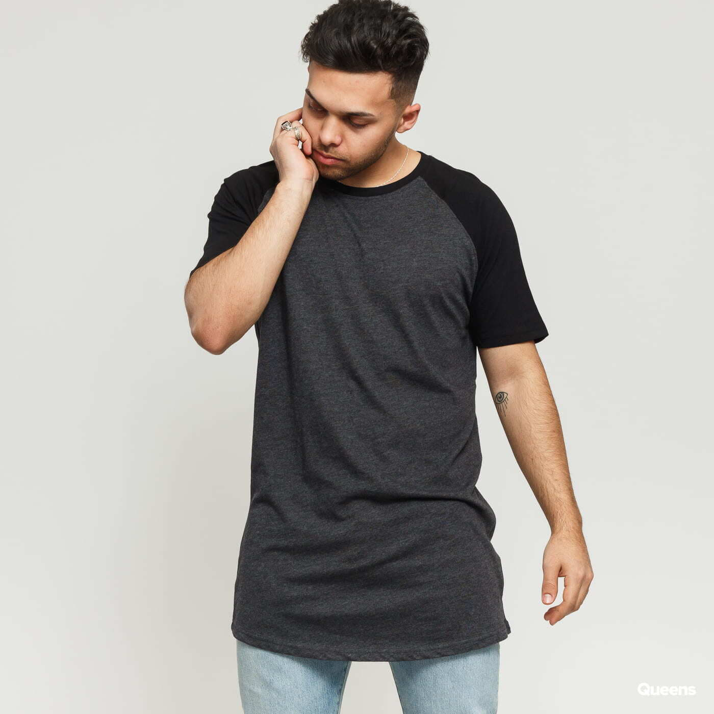 T-shirts Urban Classics Shaped Raglan Long Tee Black
